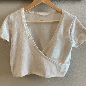 Crossover Shortsleeve Crop Top 🤍